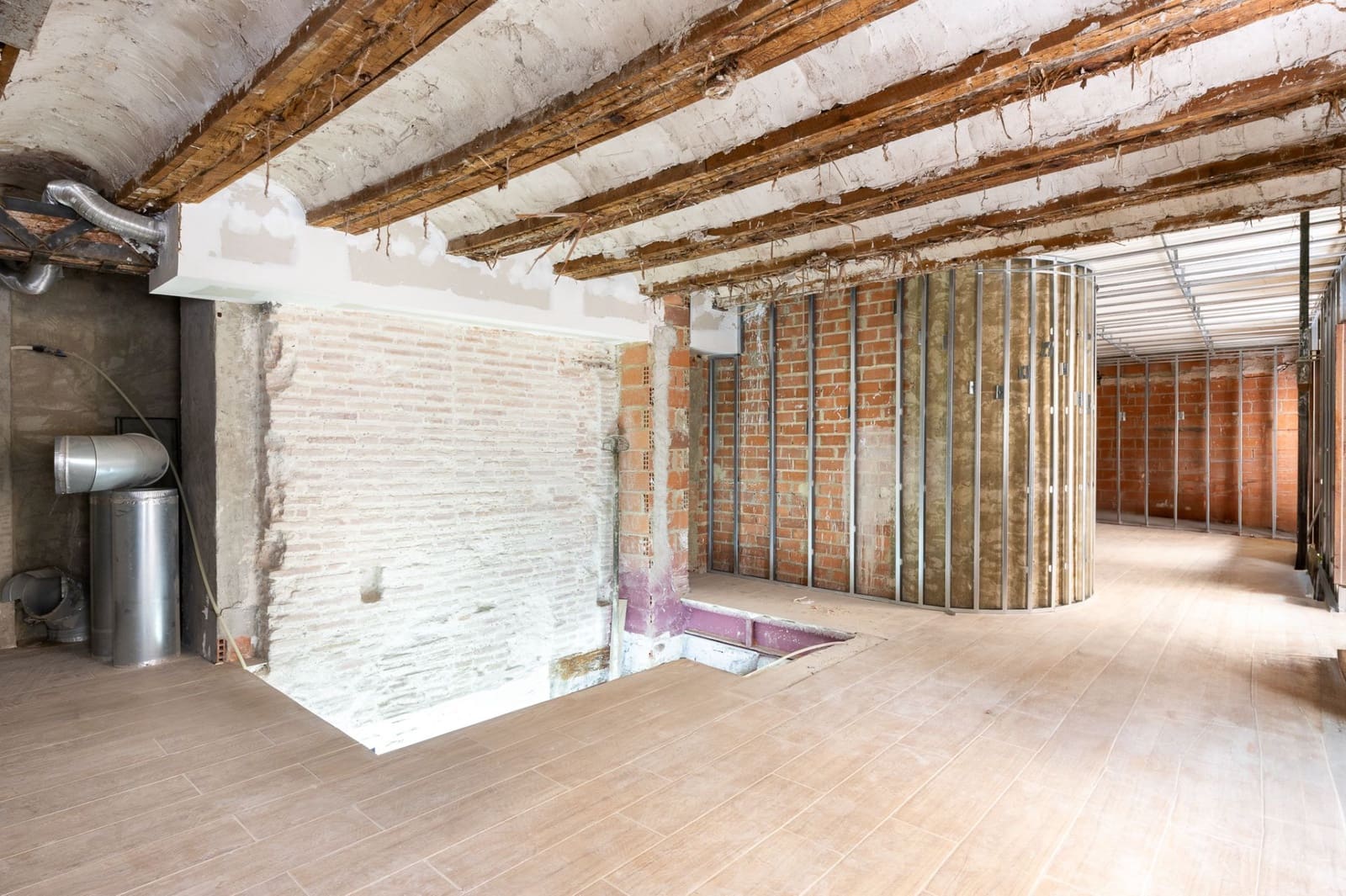 Kommersiell til salgs i Valencia by - € 700 000 (Ref: 9430801)