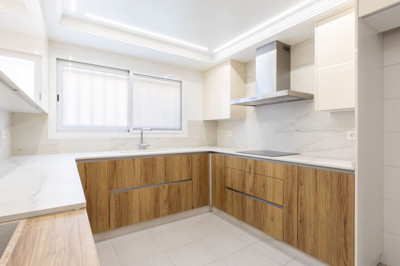 4 sovrum Semi-fristående Villa att hyra i Alboraya / Alboraia med garage - 3 500 € (Ref: 9436701)