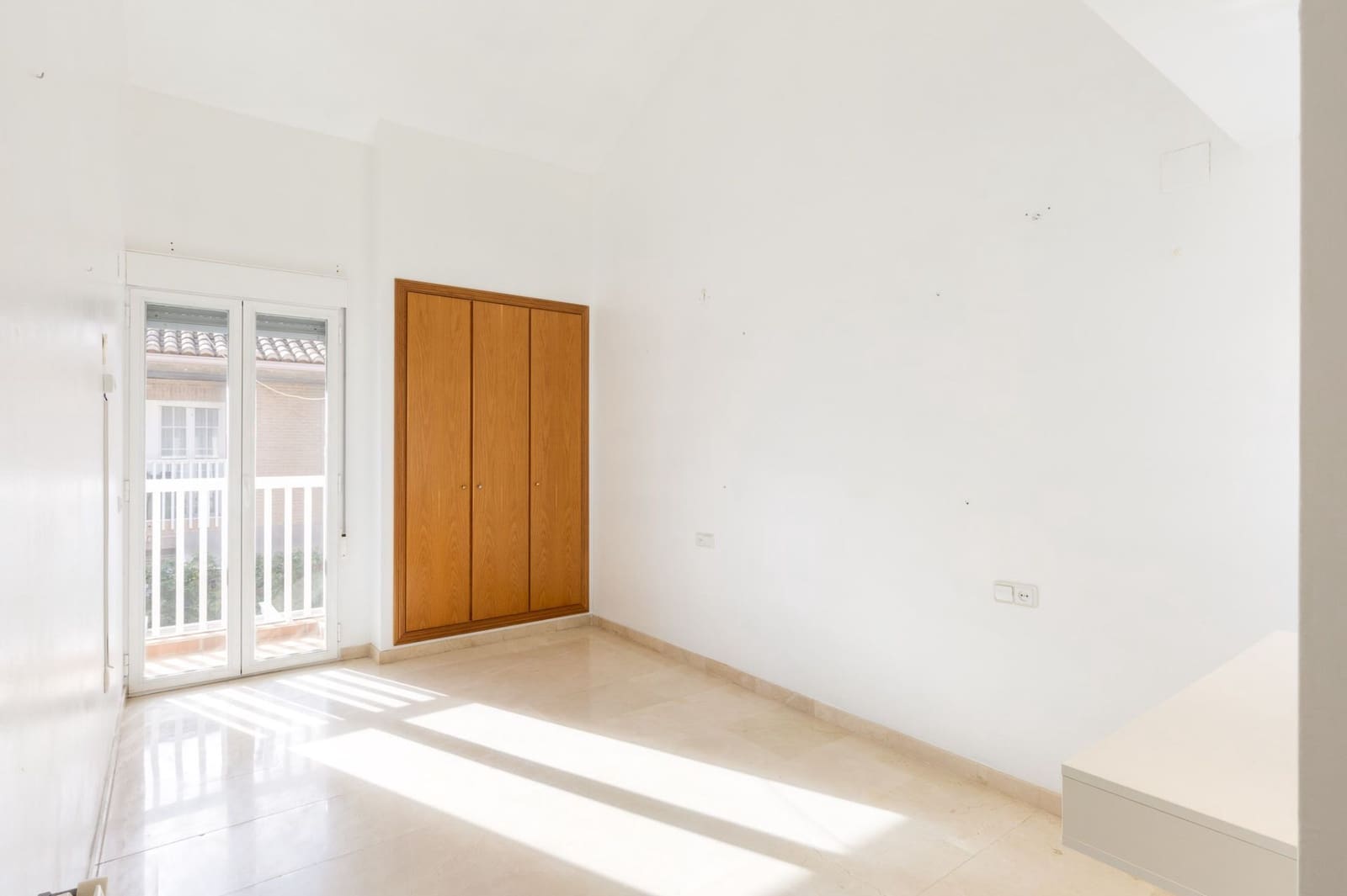 4 sovrum Semi-fristående Villa att hyra i Alboraya / Alboraia med garage - 3 500 € (Ref: 9436701)