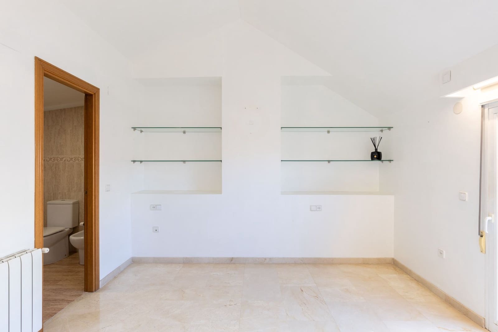 4 sovrum Semi-fristående Villa att hyra i Alboraya / Alboraia med garage - 3 500 € (Ref: 9436701)