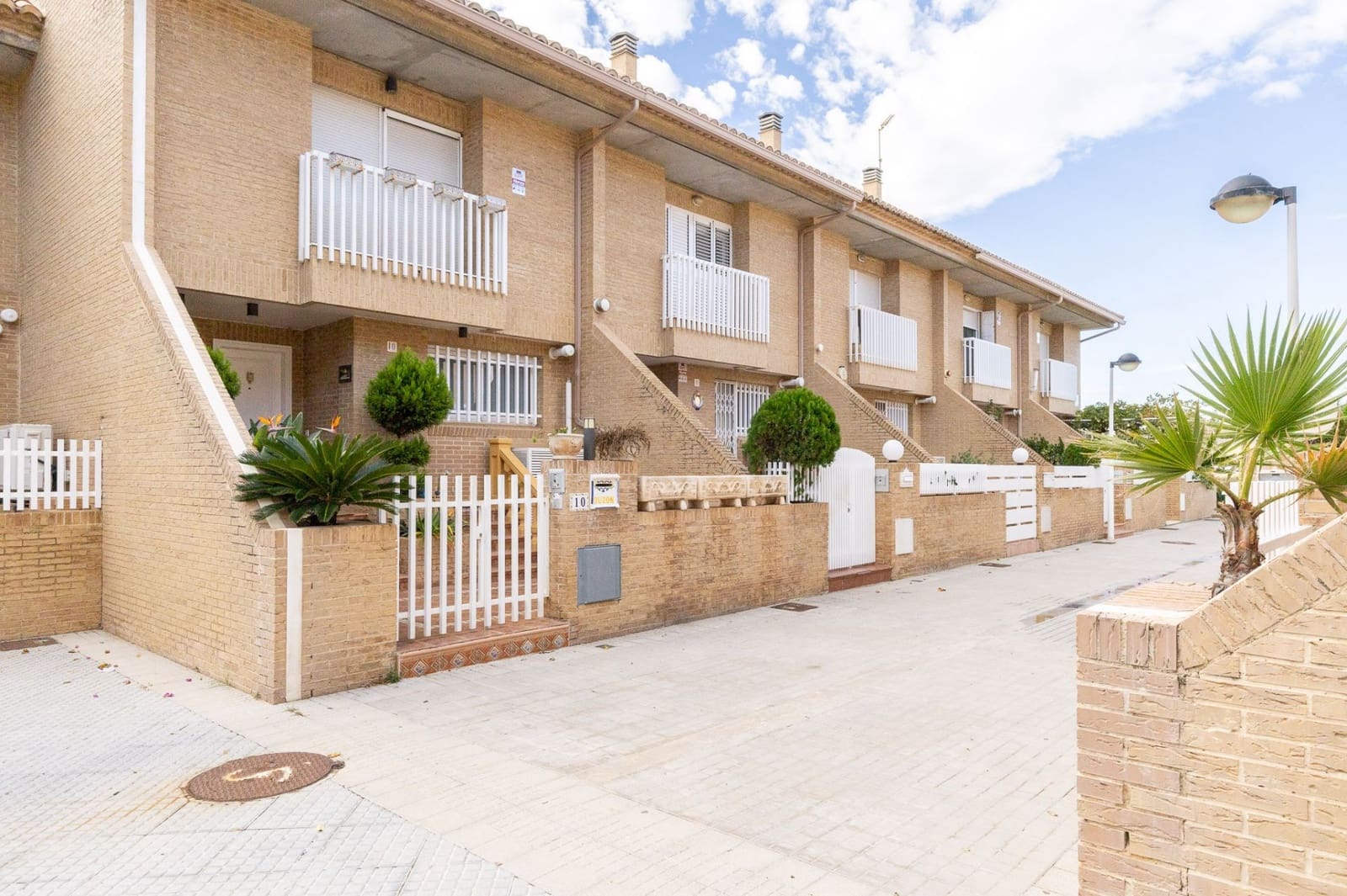 4 sovrum Semi-fristående Villa att hyra i Alboraya / Alboraia med garage - 3 500 € (Ref: 9436701)