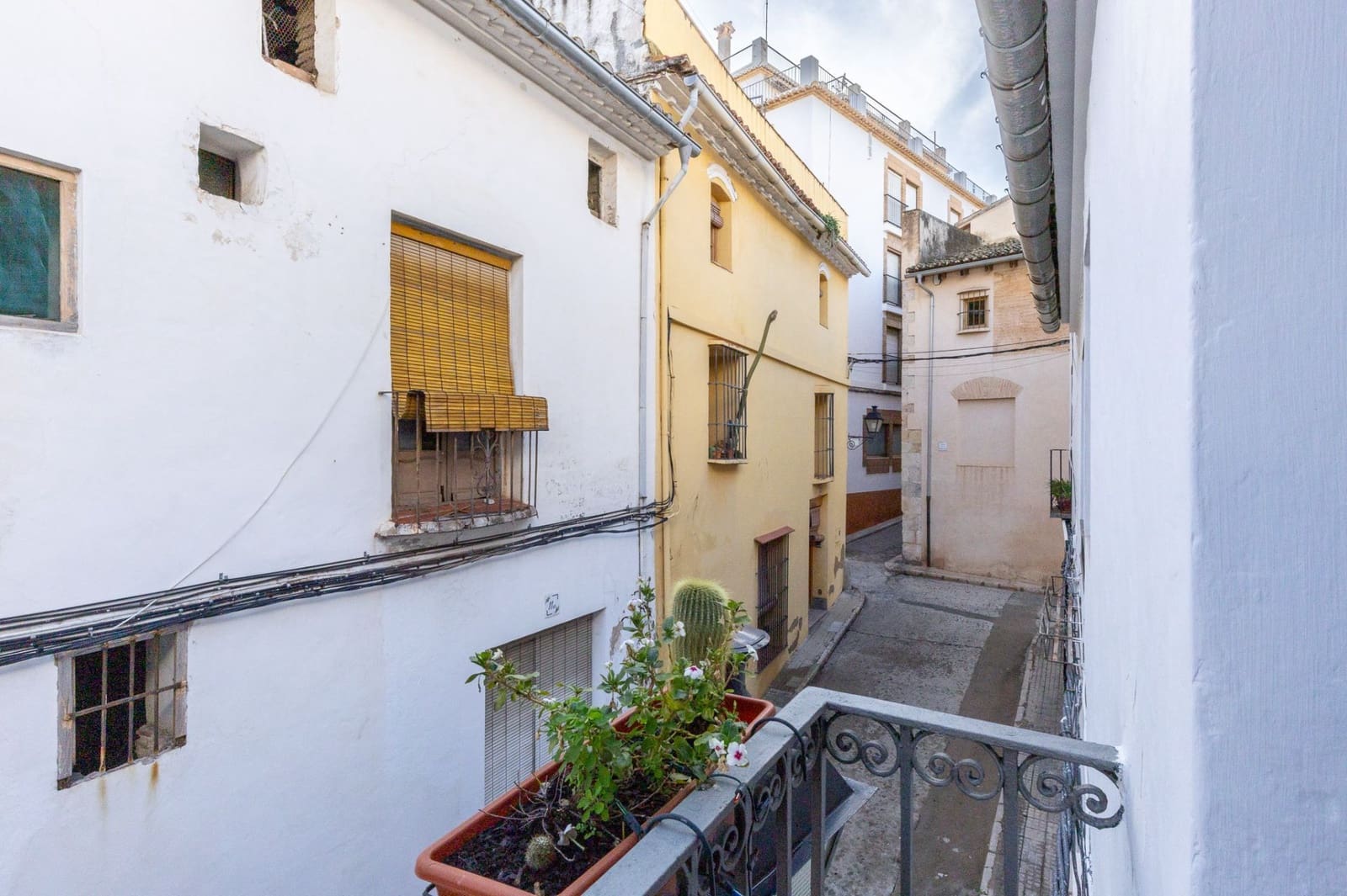 Casa de 3 habitaciones en Oliva en venta - 160.000 € (Ref: 9445770)