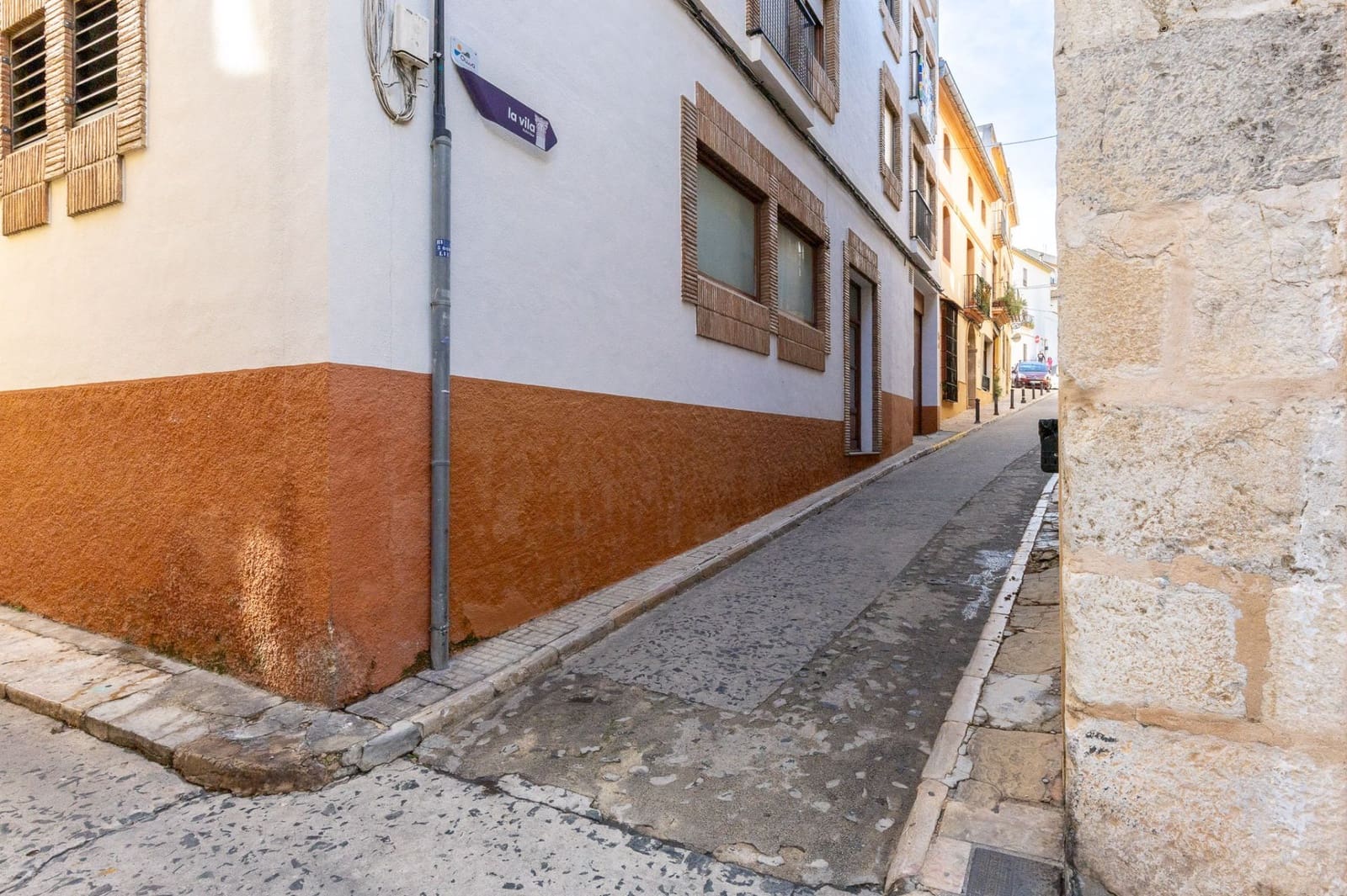 Casa de 3 habitaciones en Oliva en venta - 160.000 € (Ref: 9445770)