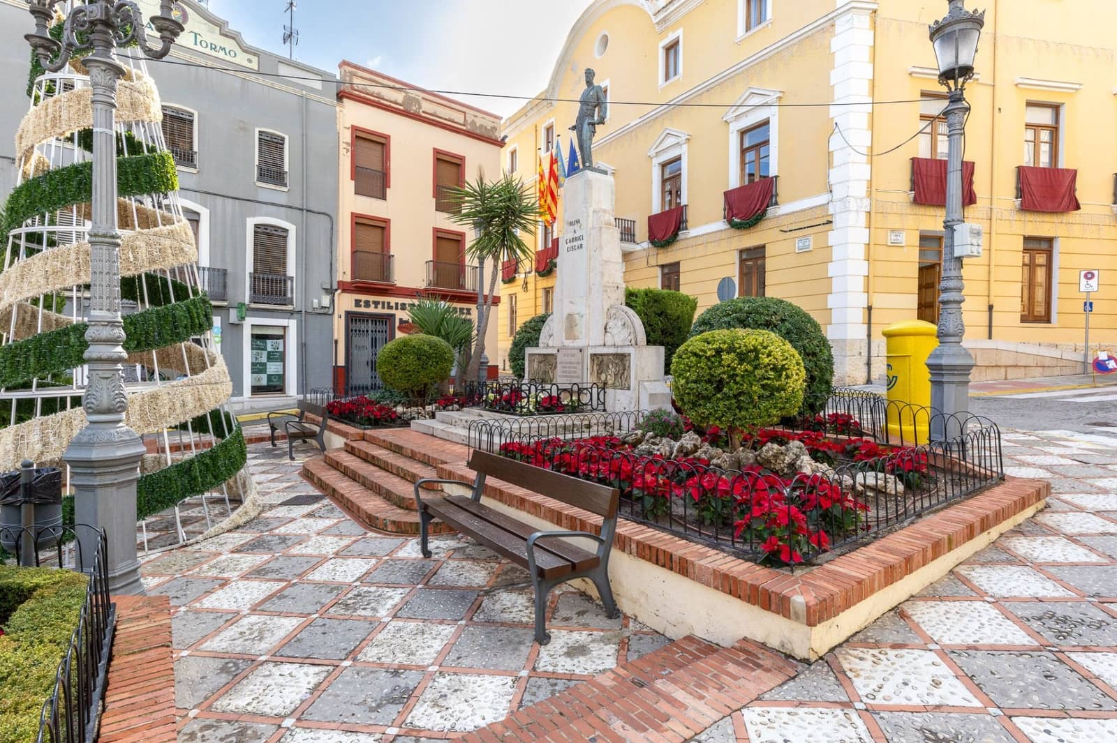 Casa de 3 habitaciones en Oliva en venta - 160.000 € (Ref: 9445770)