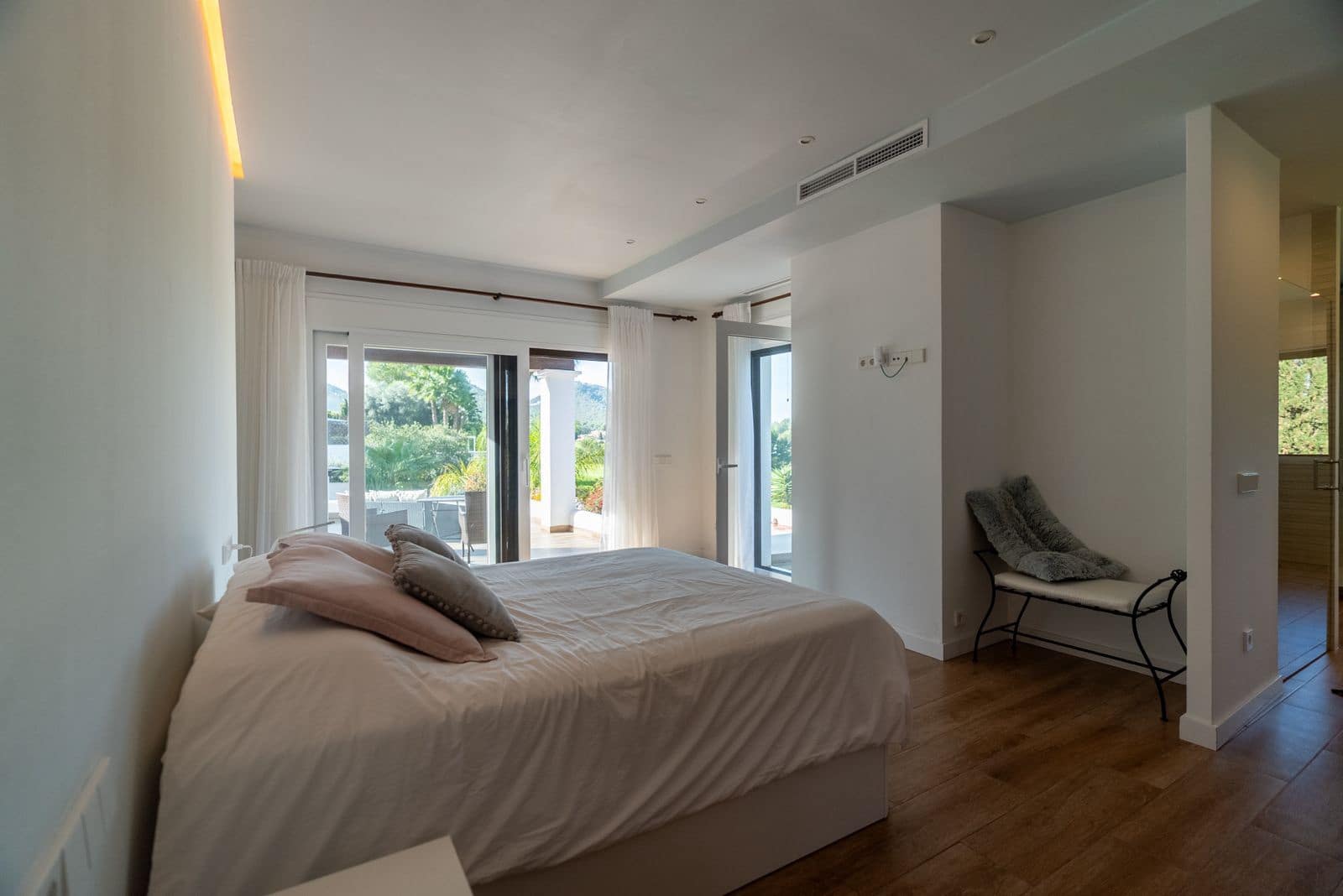 Chalet de 4 habitaciones en Ibiza / Eivissa ciudad en venta con piscina garaje - 3.950.000 € (Ref: 9451633)