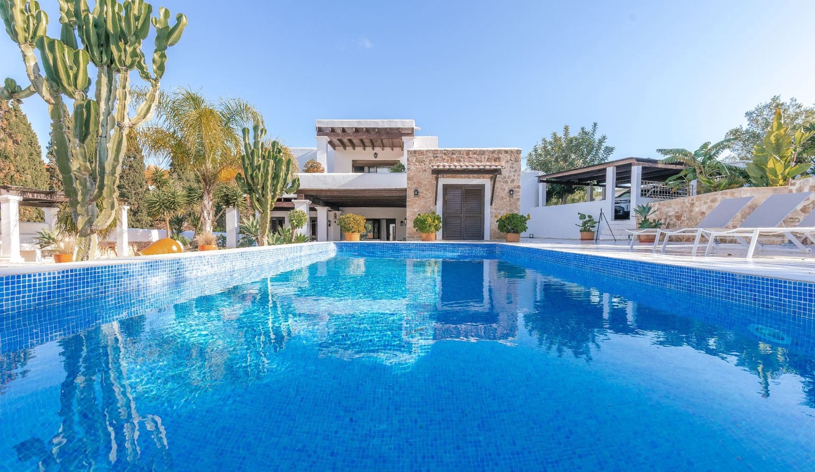 Chalet de 4 habitaciones en Ibiza / Eivissa ciudad en venta con piscina garaje - 3.950.000 € (Ref: 9451633)