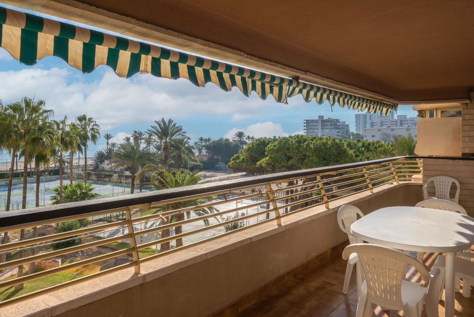 3 Zimmer Apartment zu verkaufen in El Campello mit Pool Garage - 783.000 € (Ref: 9455855)