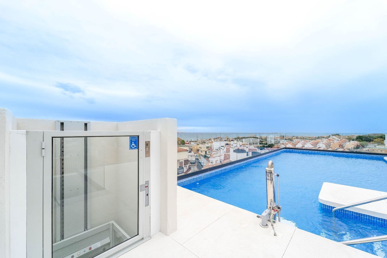 2 makuuhuone Asunto myytävänä paikassa Benalmadena mukana uima-altaan - 309 000 € (Ref: 9465175)