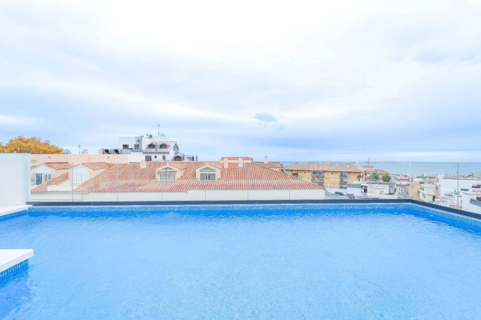 2 makuuhuone Asunto myytävänä paikassa Benalmadena mukana uima-altaan - 309 000 € (Ref: 9465175)