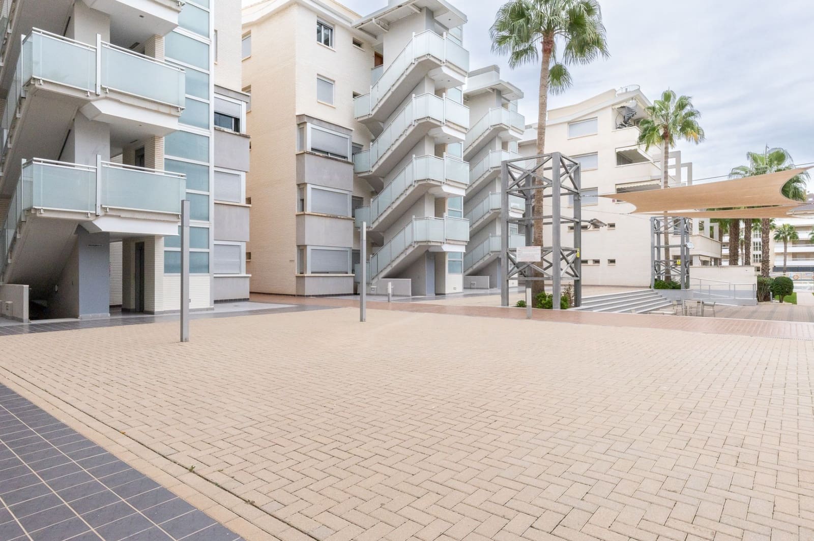 Piso de 2 habitaciones en Dénia en venta con piscina garaje - 285.000 € (Ref: 9470313)
