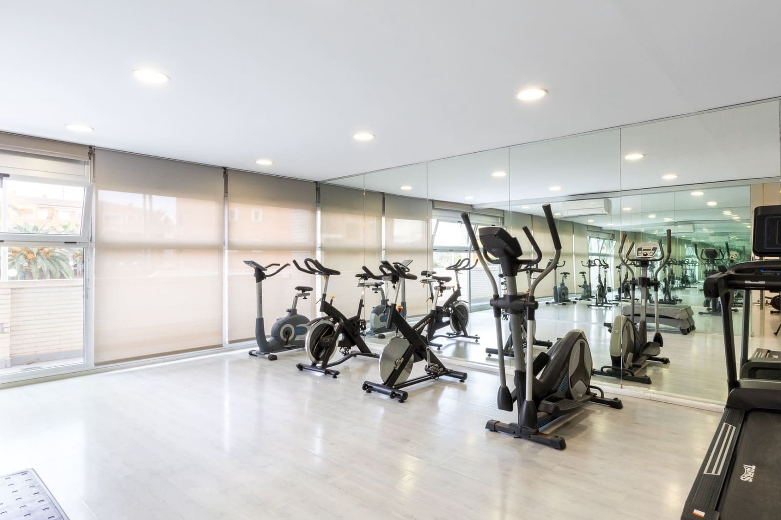 Piso de 2 habitaciones en Dénia en venta con piscina garaje - 285.000 € (Ref: 9470313)