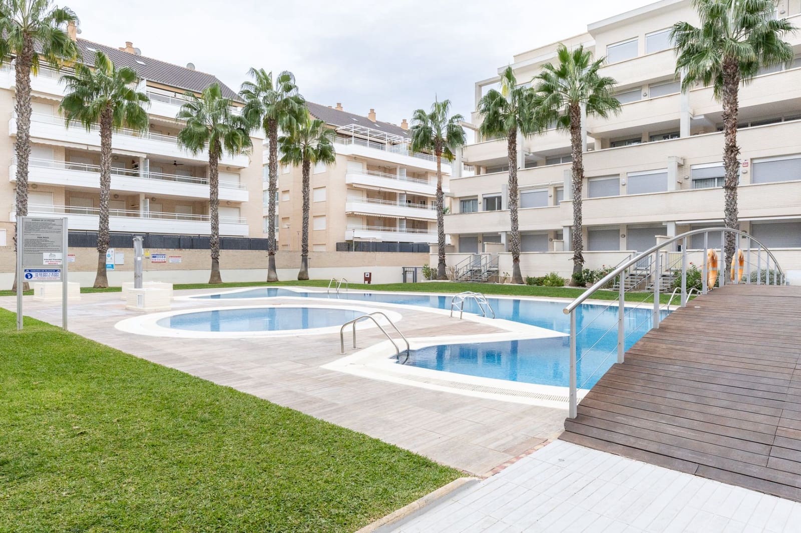 Piso de 2 habitaciones en Dénia en venta con piscina garaje - 285.000 € (Ref: 9470313)