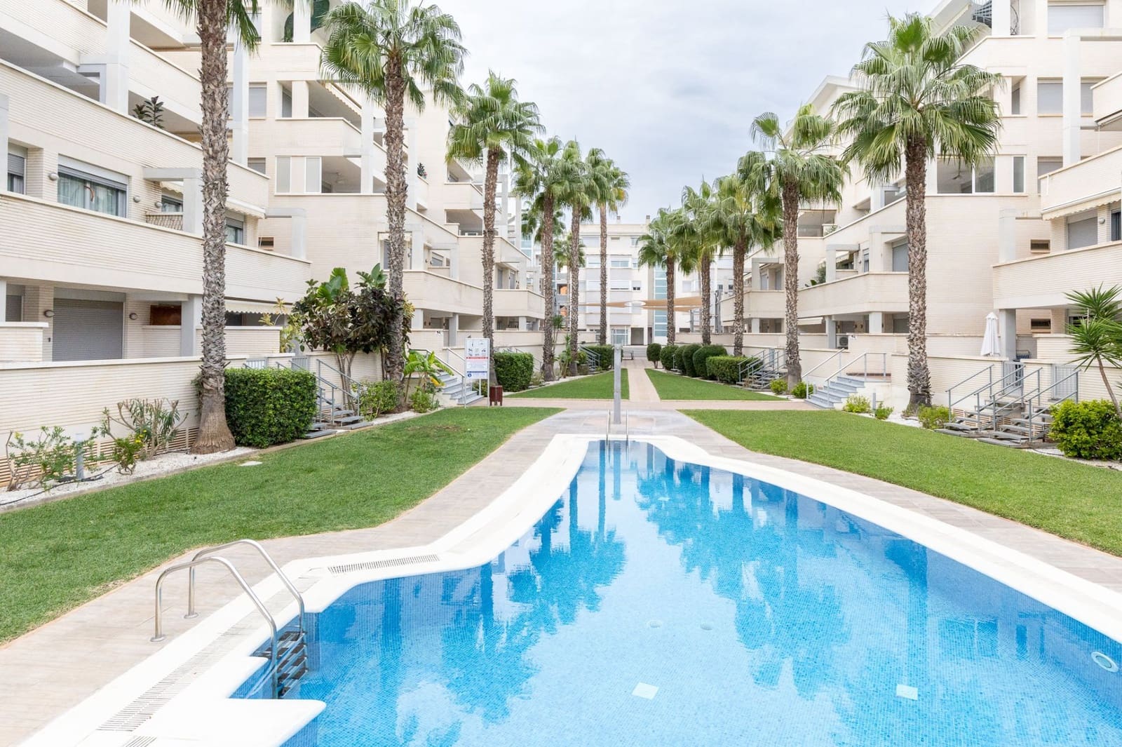 Piso de 2 habitaciones en Dénia en venta con piscina garaje - 285.000 € (Ref: 9470313)