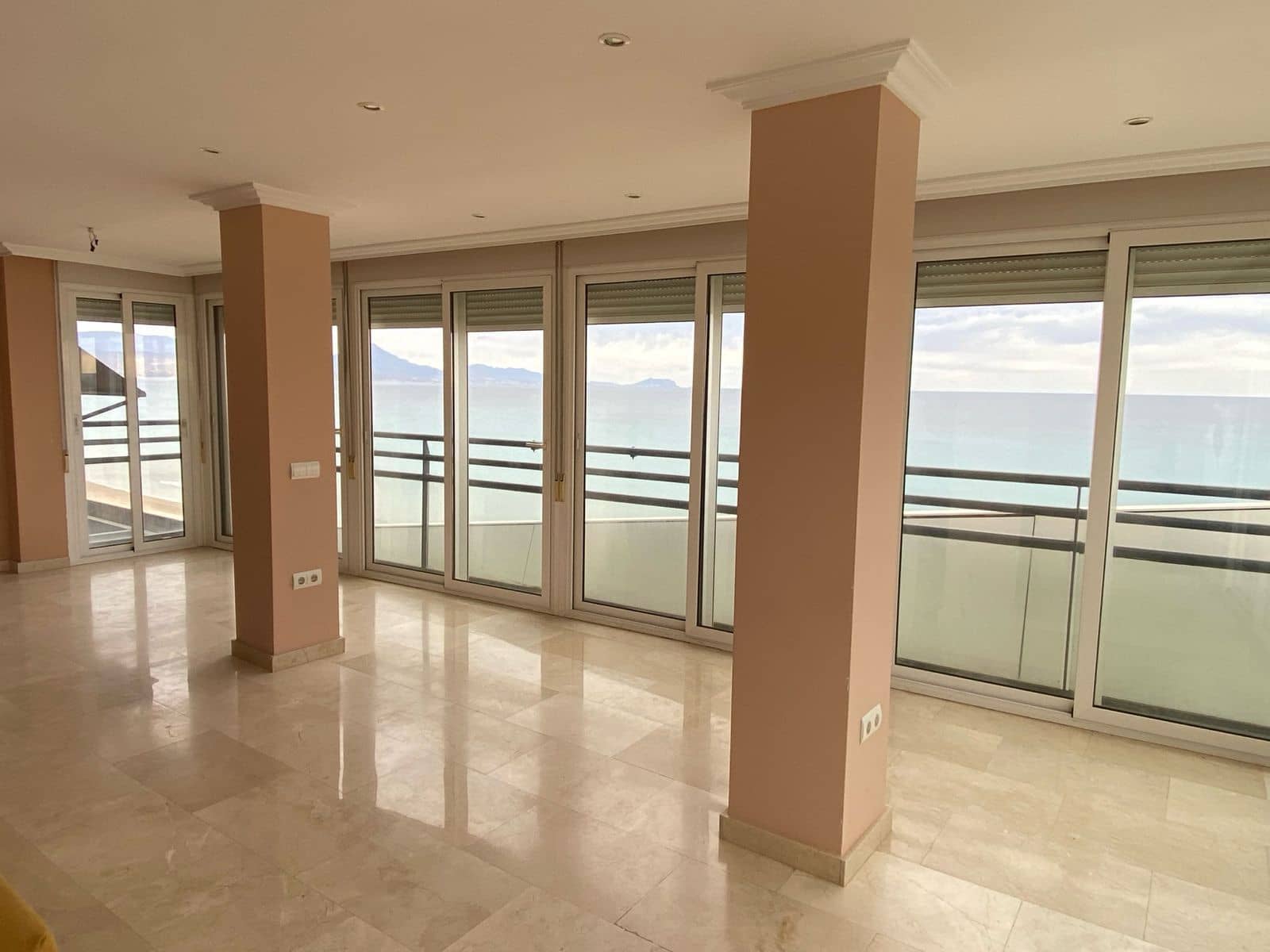 2 makuuhuone Huoneisto vuokrattavana paikassa Alicante kaupunki mukana uima-altaan 
autotalli - 2 300 € (Ref: 9475914)