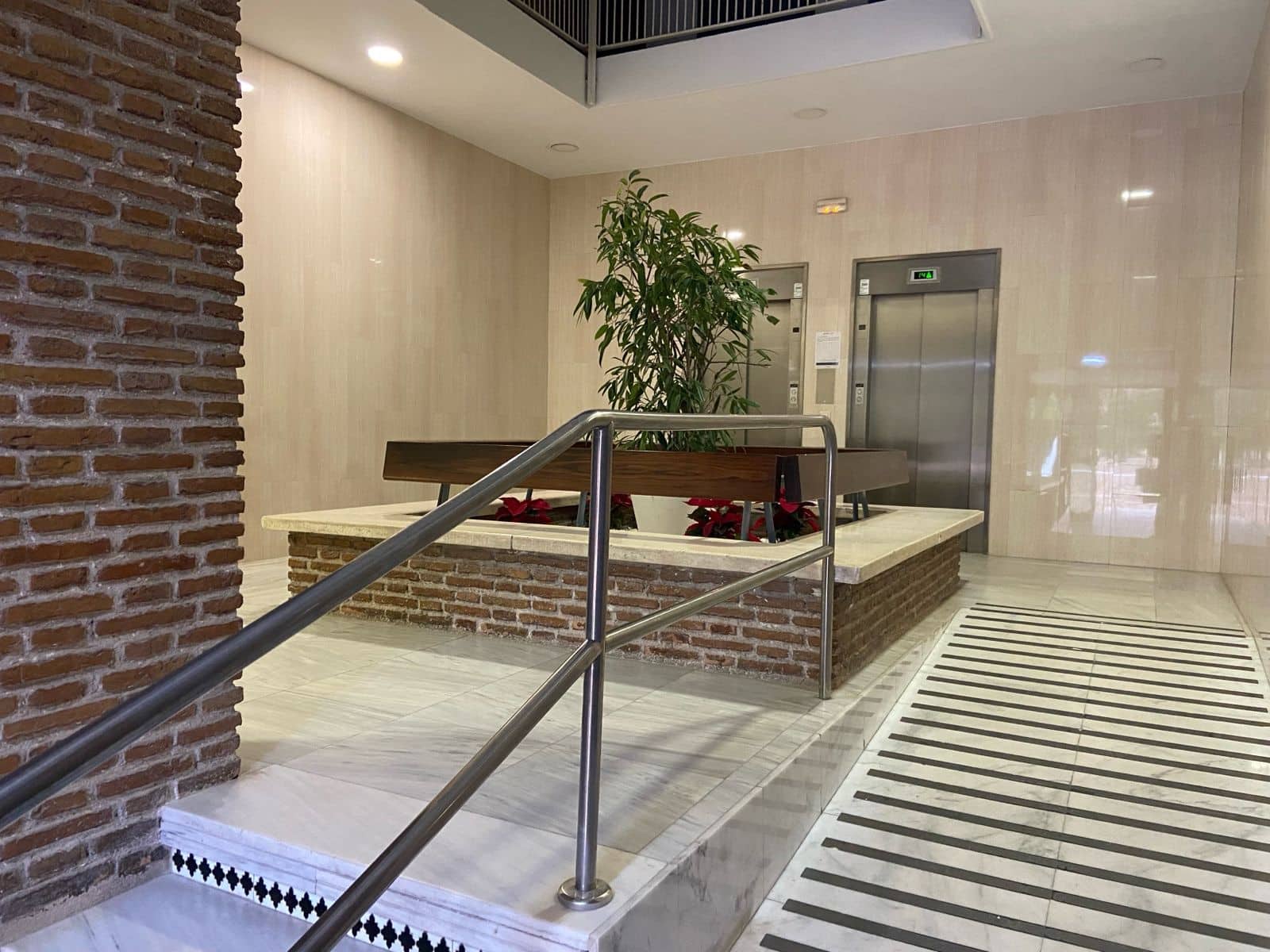 2 makuuhuone Huoneisto vuokrattavana paikassa Alicante kaupunki mukana uima-altaan 
autotalli - 2 300 € (Ref: 9475914)