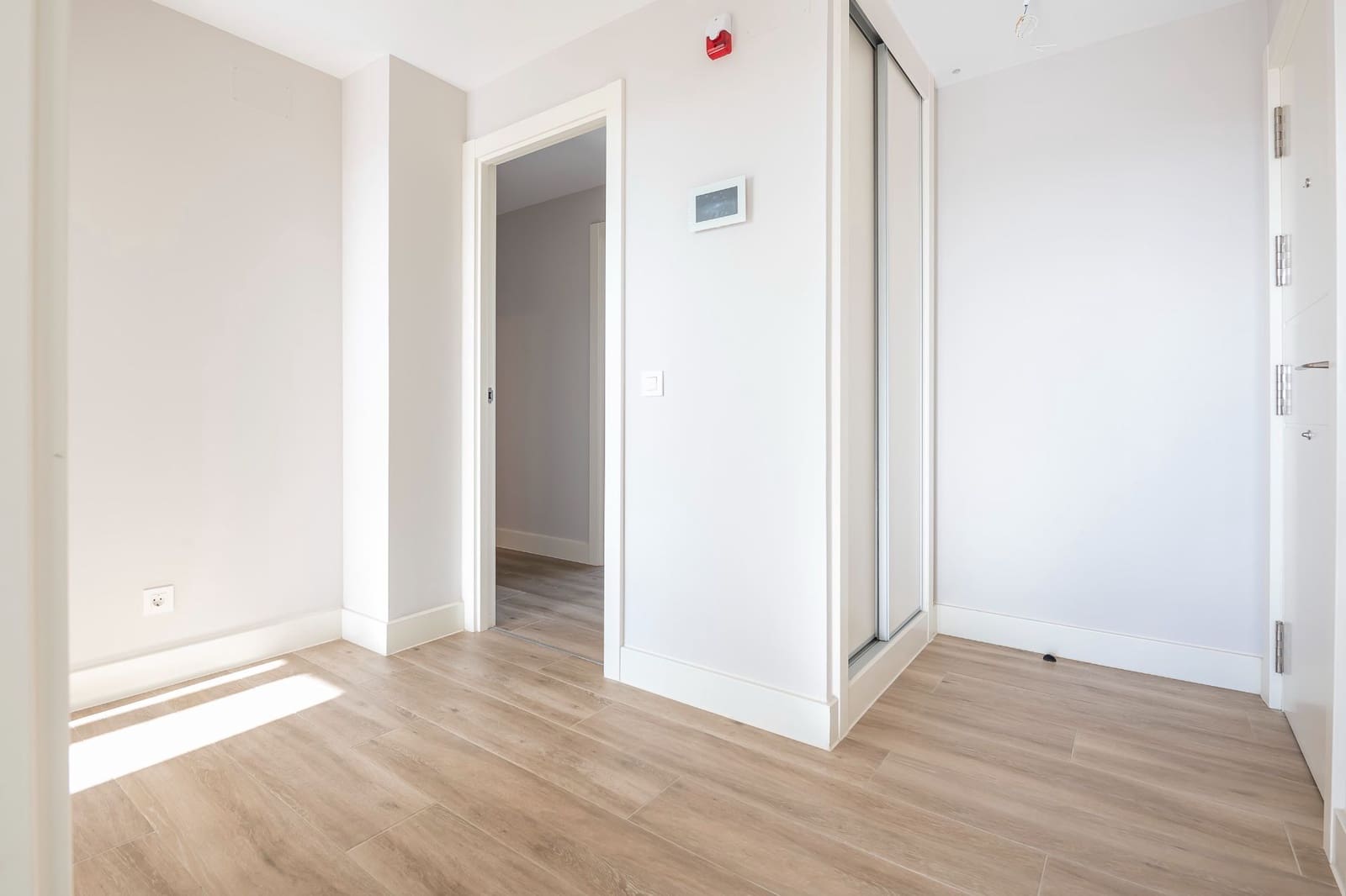 2 bedroom Penthouse for sale in Tres Cantos with pool garage - € 849,000 (Ref: 9480935)