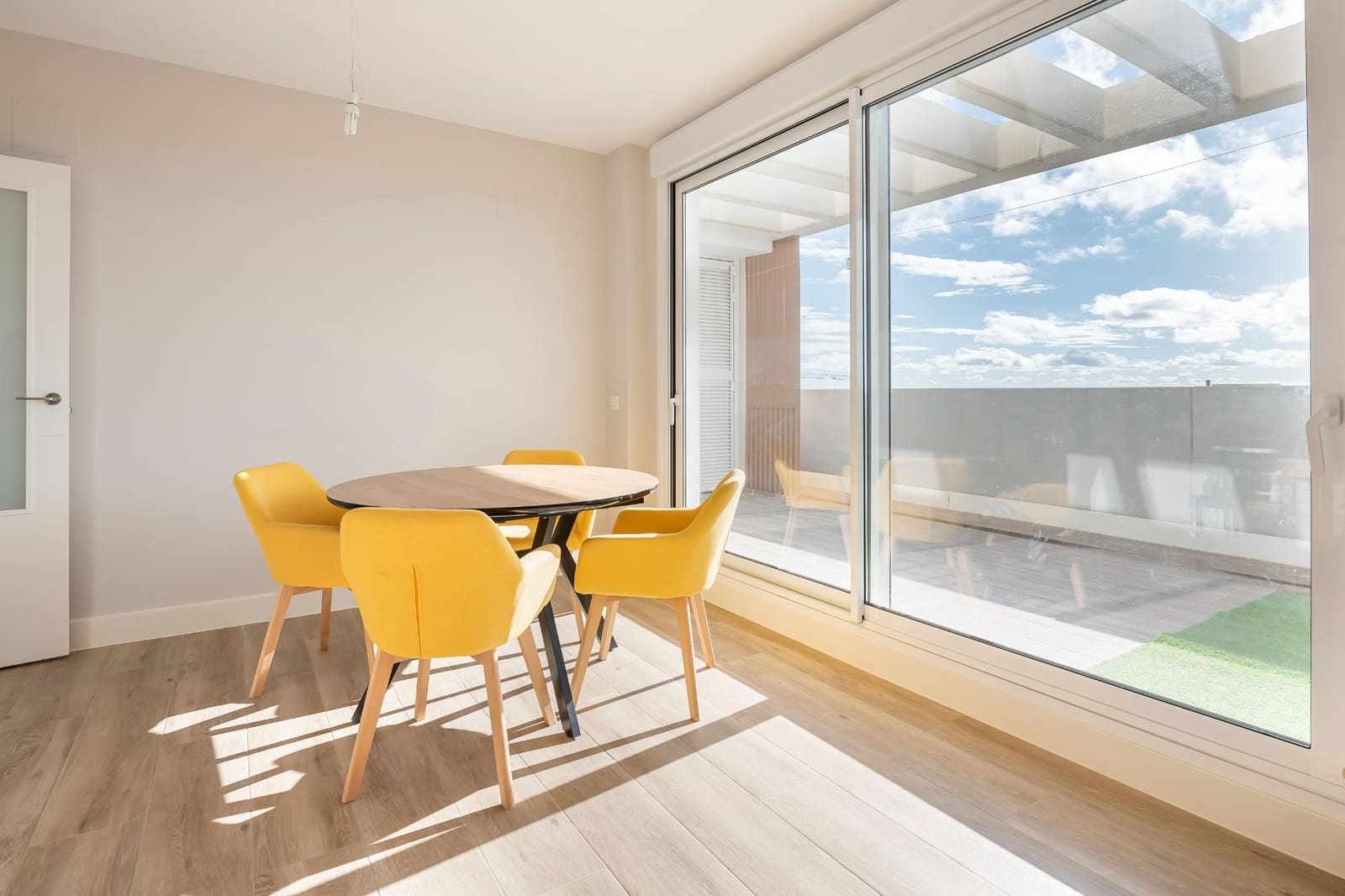 2 bedroom Penthouse for sale in Tres Cantos with pool garage - € 849,000 (Ref: 9480935)