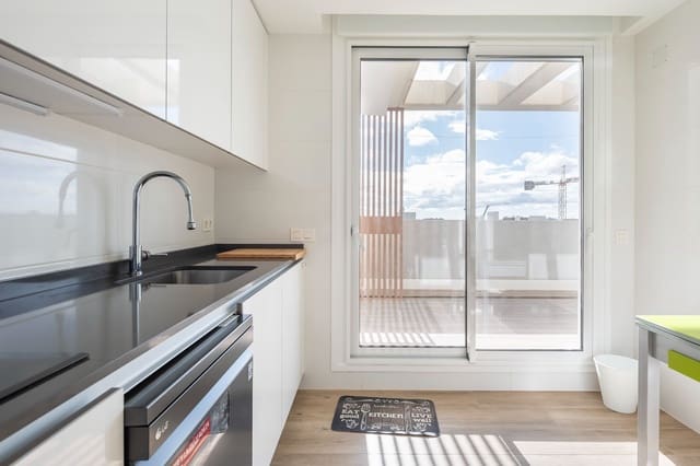2 bedroom Penthouse for sale in Tres Cantos with pool garage - € 849,000 (Ref: 9480935)