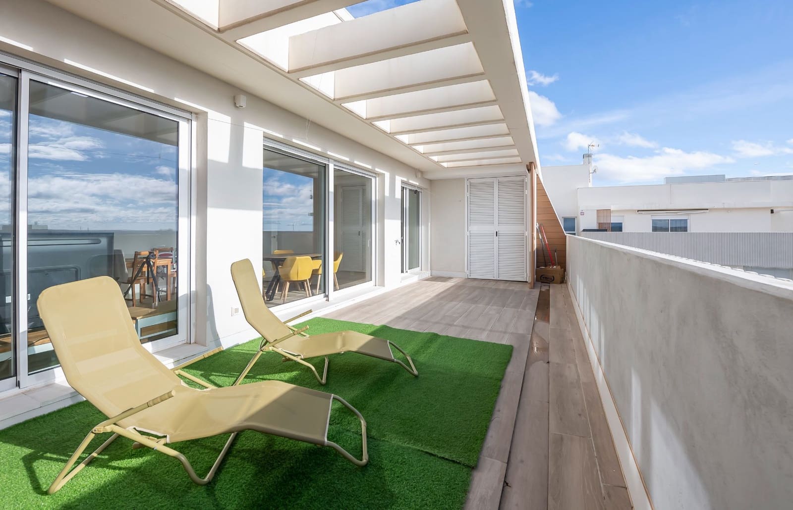 2 bedroom Penthouse for sale in Tres Cantos with pool garage - € 849,000 (Ref: 9480935)