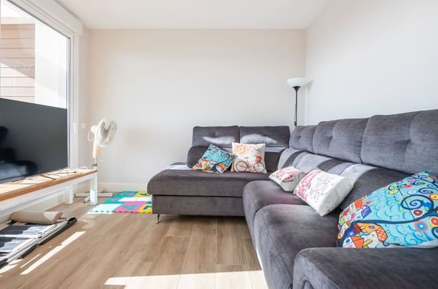 2 bedroom Penthouse for sale in Tres Cantos with pool garage - € 849,000 (Ref: 9480935)