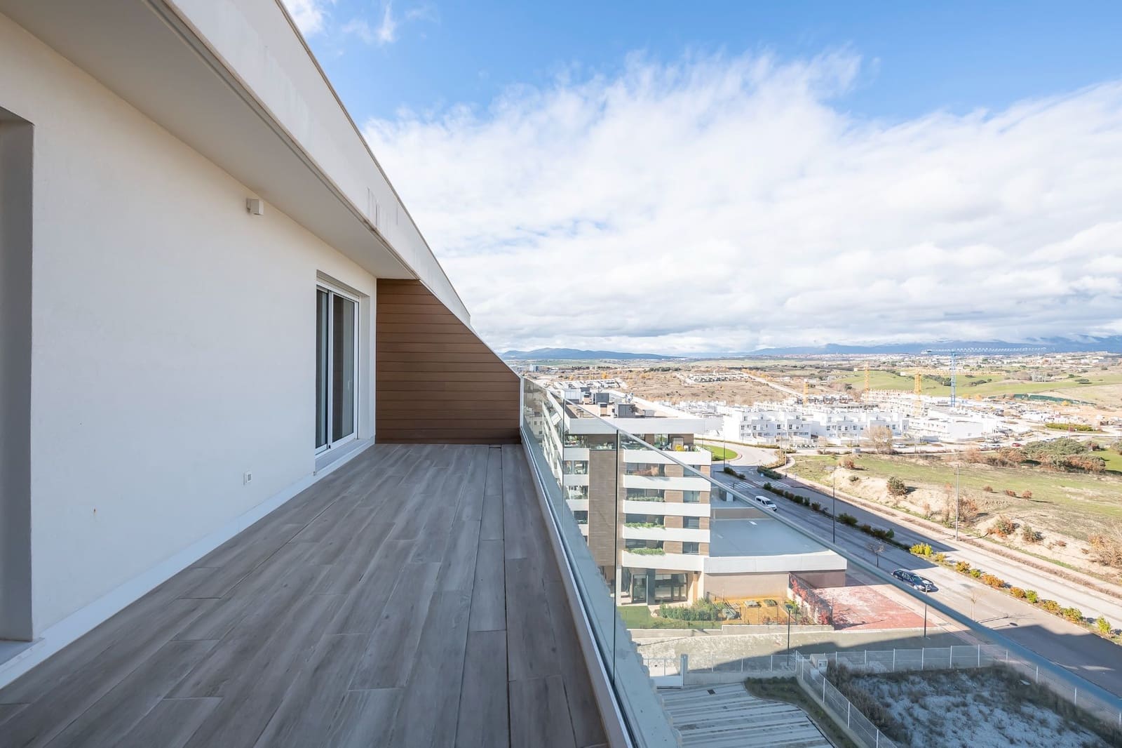 2 bedroom Penthouse for sale in Tres Cantos with pool garage - € 849,000 (Ref: 9480935)