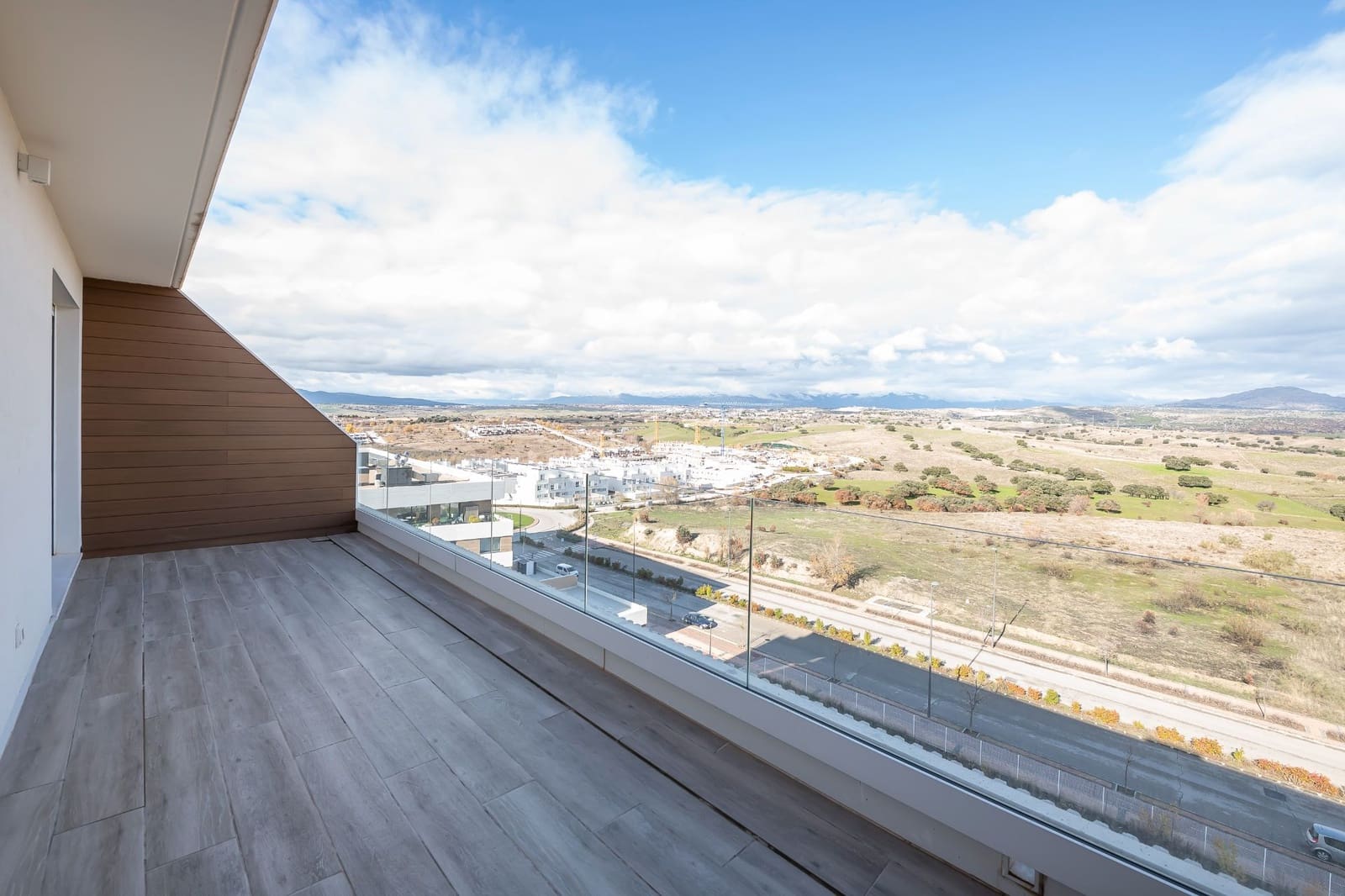 2 bedroom Penthouse for sale in Tres Cantos with pool garage - € 849,000 (Ref: 9480935)