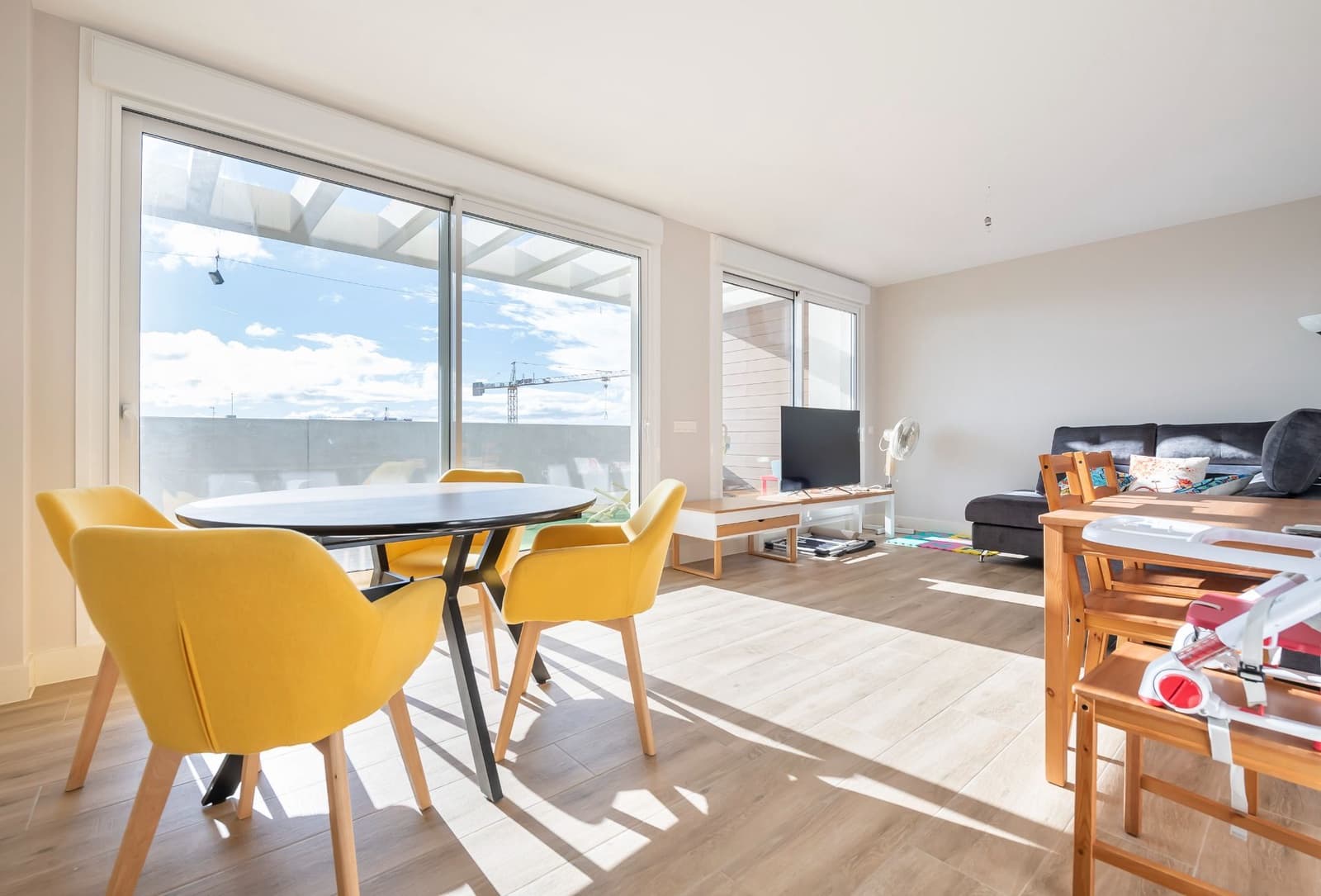 2 bedroom Penthouse for sale in Tres Cantos with pool garage - € 849,000 (Ref: 9480935)