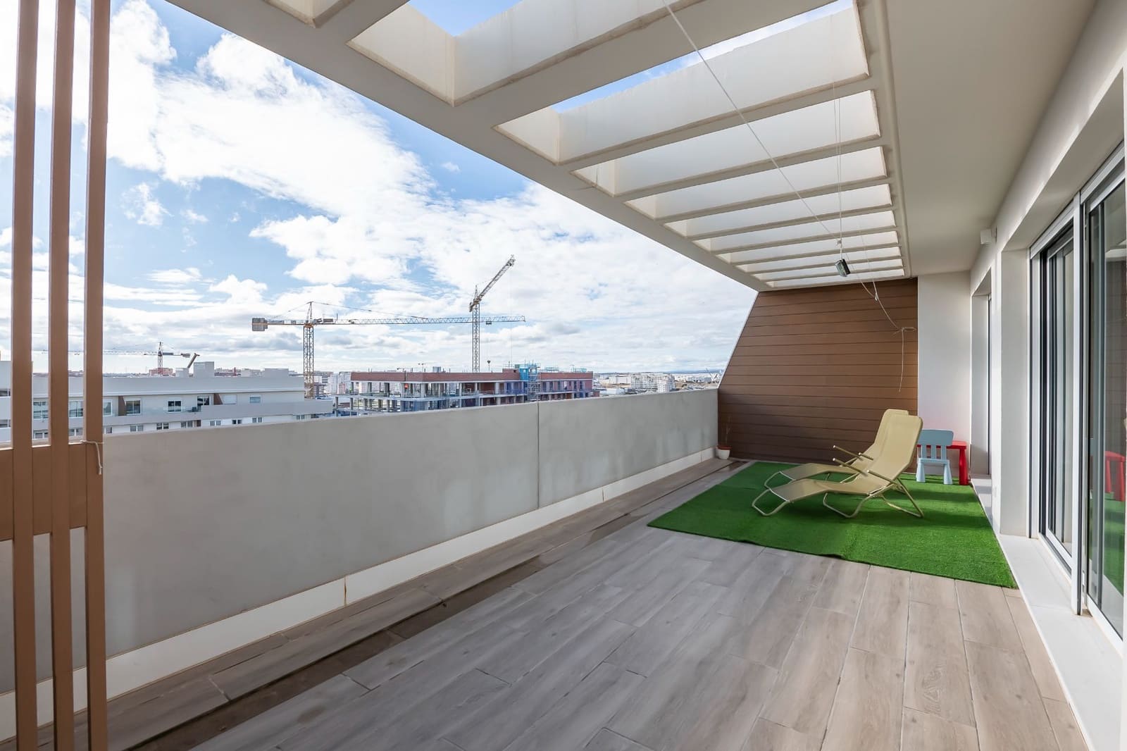 2 bedroom Penthouse for sale in Tres Cantos with pool garage - € 849,000 (Ref: 9480935)