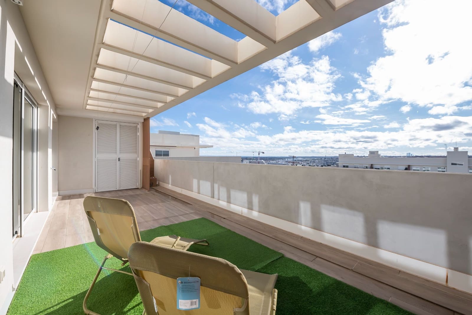 2 bedroom Penthouse for sale in Tres Cantos with pool garage - € 849,000 (Ref: 9480935)