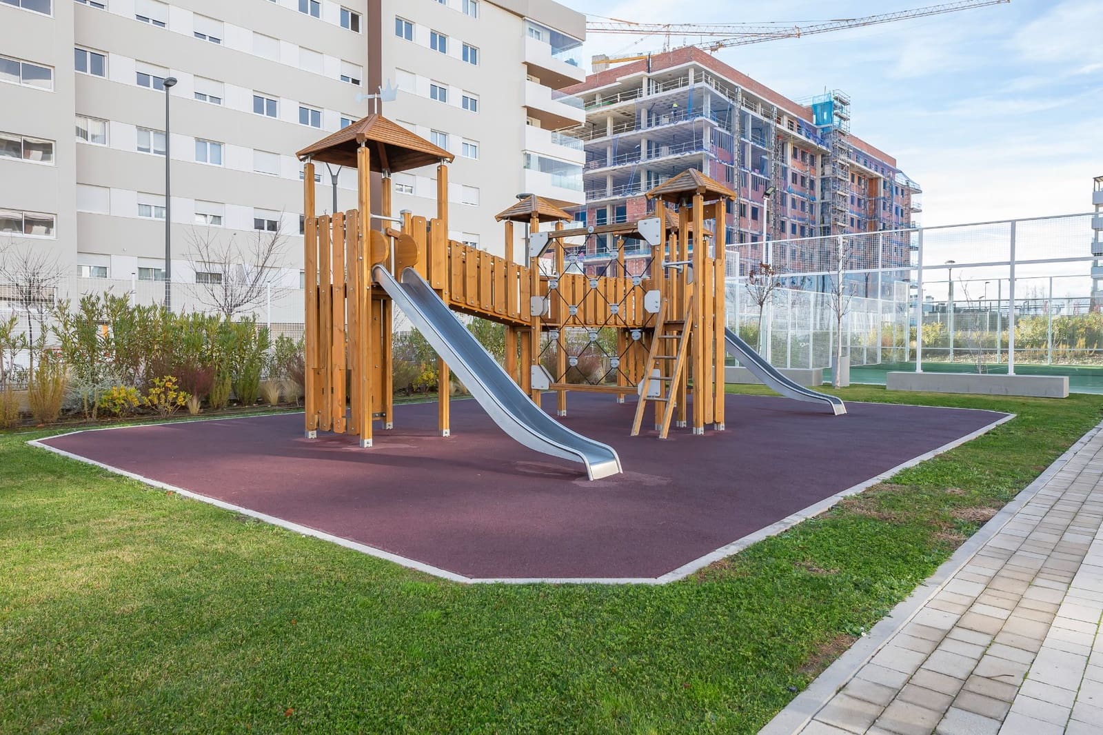 2 bedroom Penthouse for sale in Tres Cantos with pool garage - € 849,000 (Ref: 9480935)