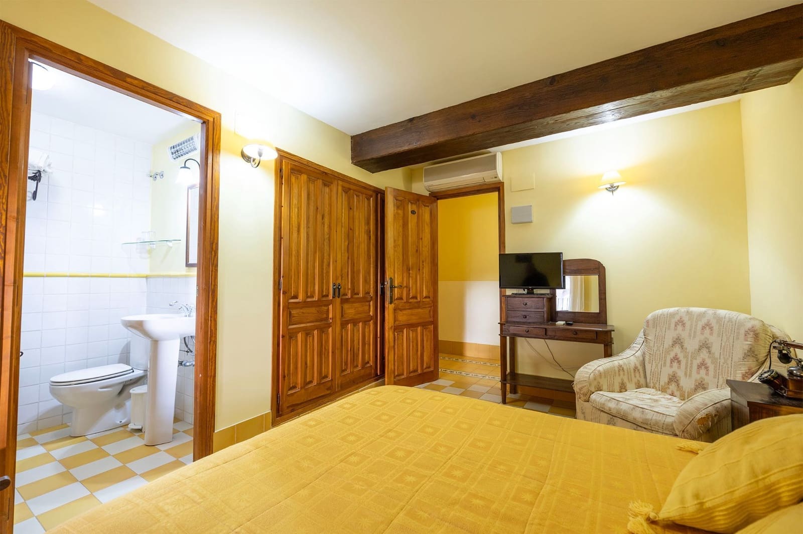 21 bedroom Villa for sale in Torremanzanas - € 1,250,000 (Ref: 9480936)