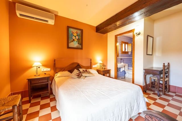 Chalet de 21 habitaciones en Torremanzanas en venta - 1.250.000 € (Ref: 9480936)