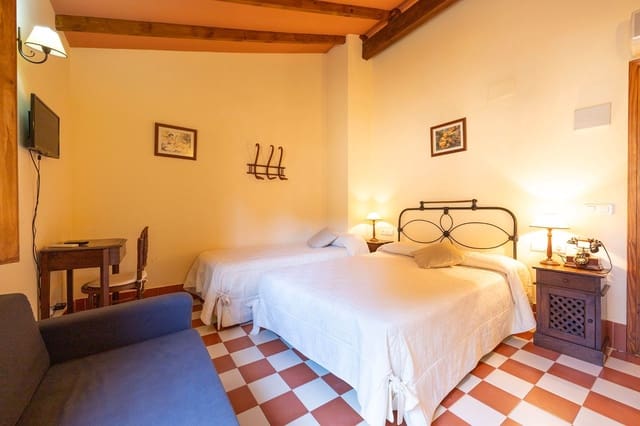 Chalet de 21 habitaciones en Torremanzanas en venta - 1.250.000 € (Ref: 9480936)