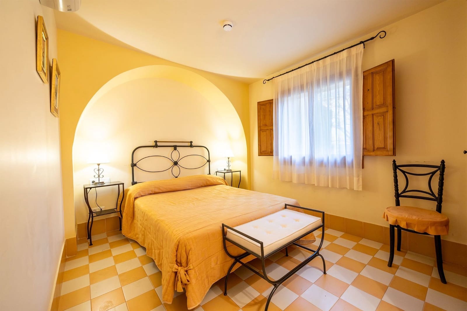 21 bedroom Villa for sale in Torremanzanas - € 1,250,000 (Ref: 9480936)