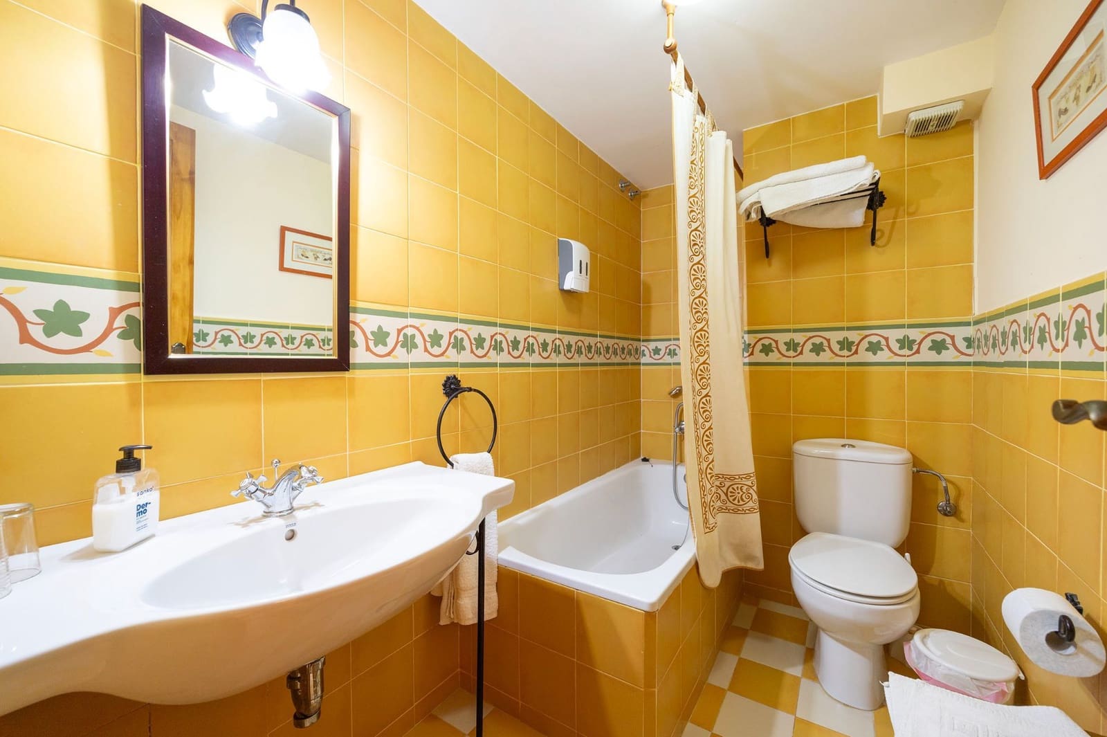 21 bedroom Villa for sale in Torremanzanas - € 1,250,000 (Ref: 9480936)