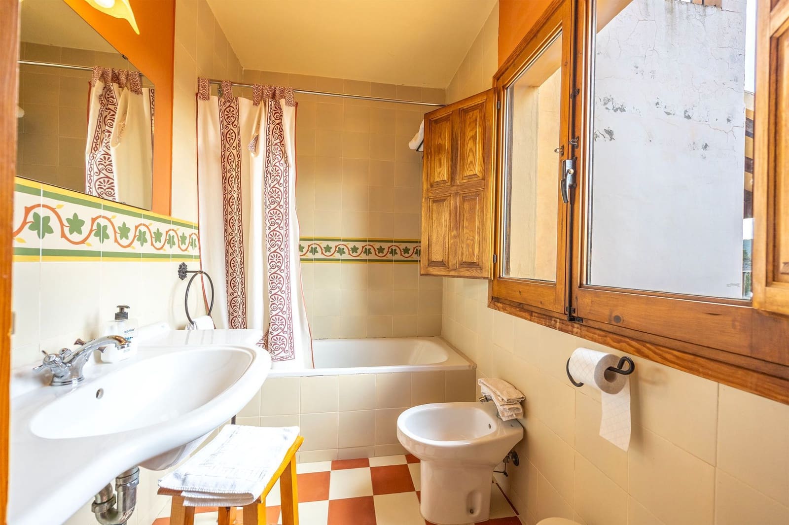 21 bedroom Villa for sale in Torremanzanas - € 1,250,000 (Ref: 9480936)