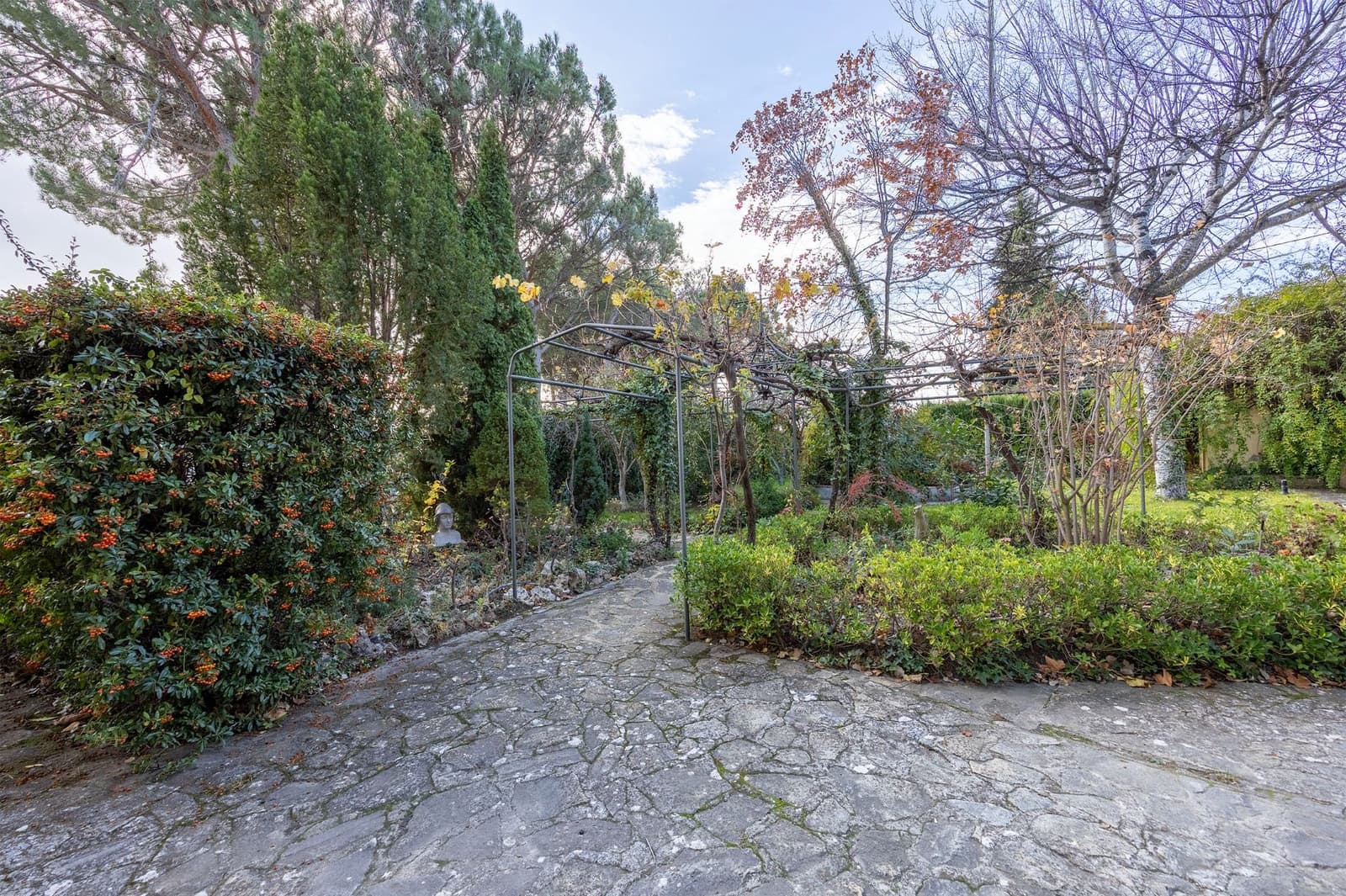 21 bedroom Villa for sale in Torremanzanas - € 1,250,000 (Ref: 9480936)