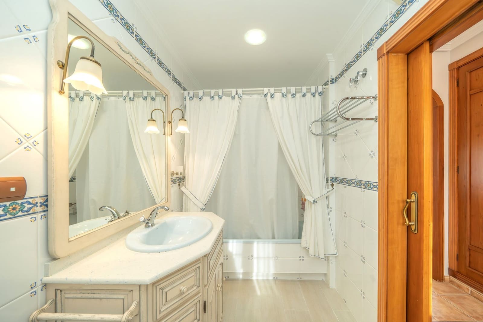 Pareado en El Campello en venta con garaje - 590.000 € (Ref: 9483427)