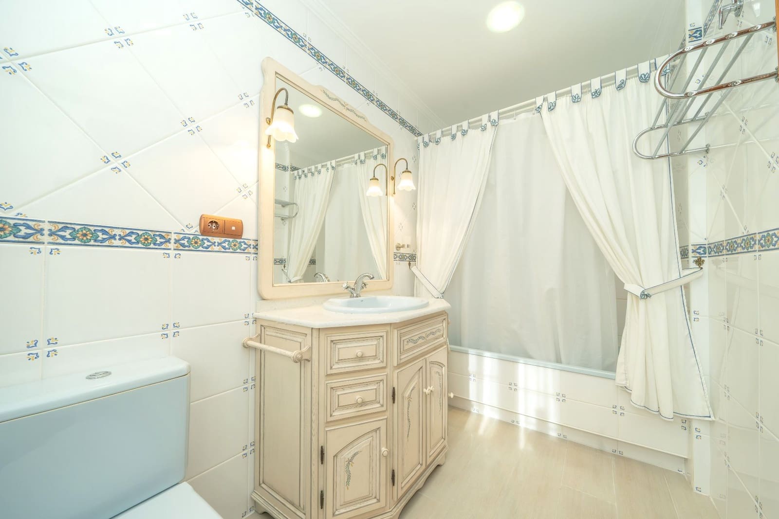 Pareado en El Campello en venta con garaje - 590.000 € (Ref: 9483427)