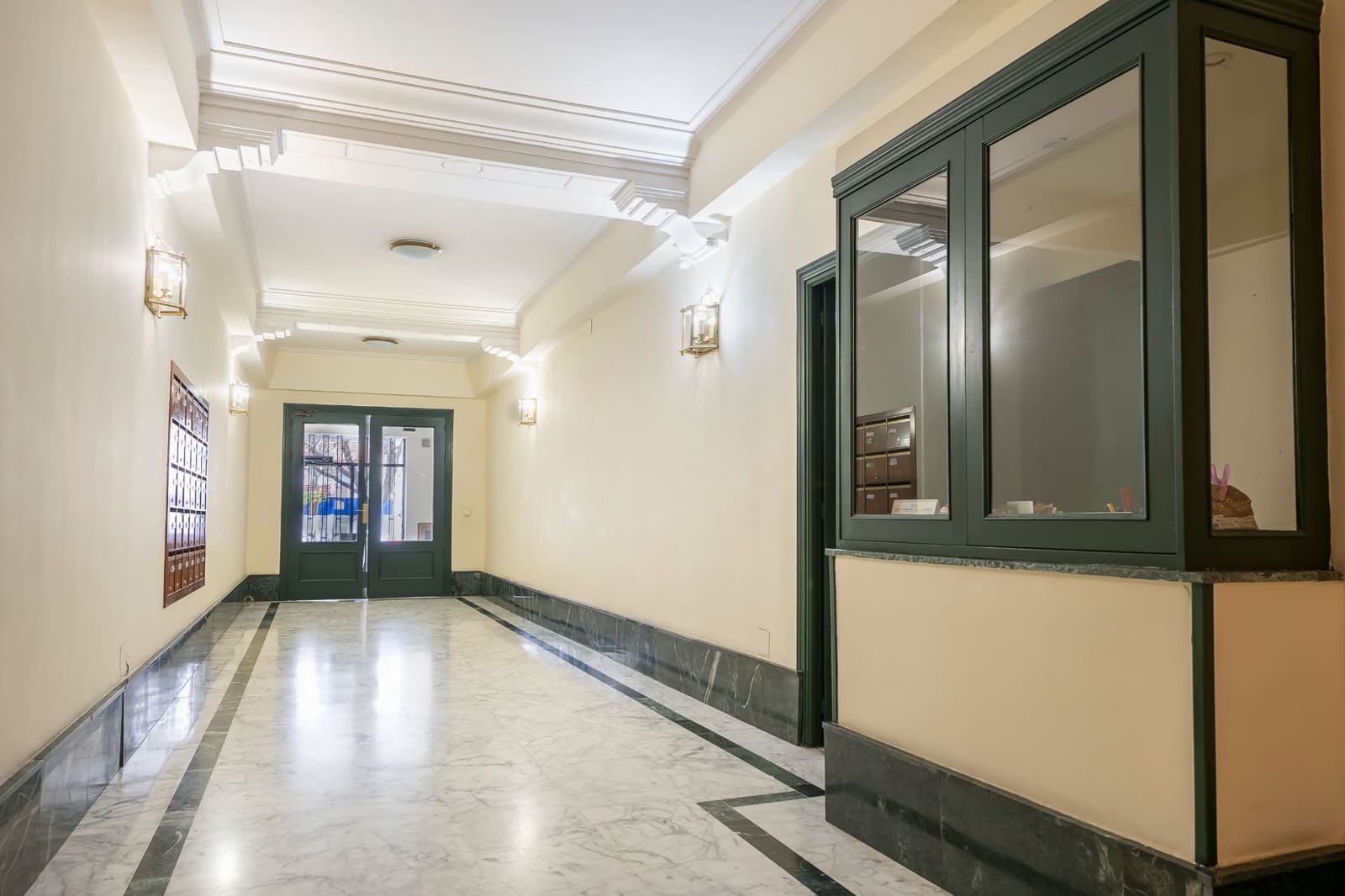 4 bedroom Apartment for sale in Madrid city with garage - € 1,290,000 (Ref: 9503856)