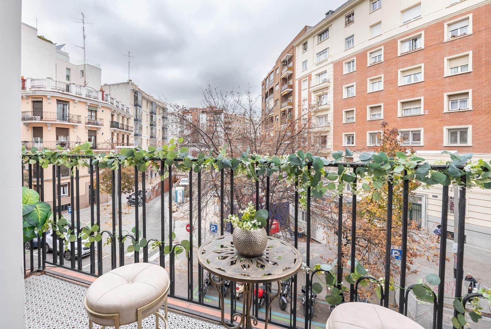 4 bedroom Apartment for sale in Madrid city with garage - € 1,290,000 (Ref: 9503856)