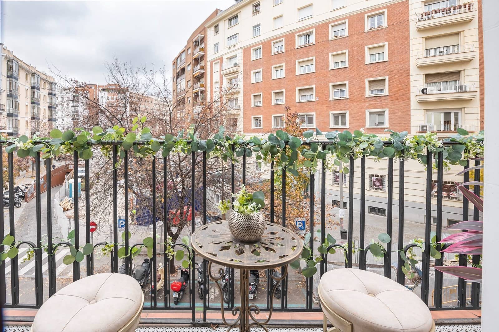 4 bedroom Apartment for sale in Madrid city with garage - € 1,290,000 (Ref: 9503856)