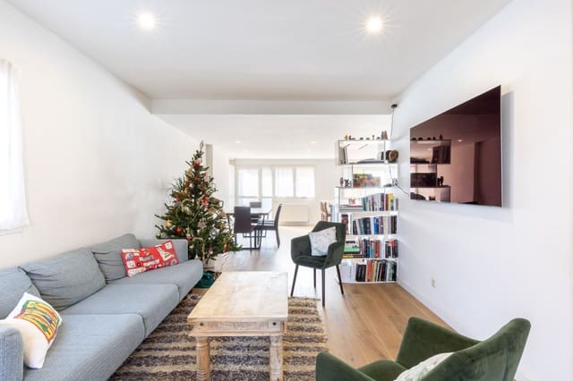 4 quarto Moradia Geminada para venda em Bétera com piscina garagem - 620 000 € (Ref: 9503858)