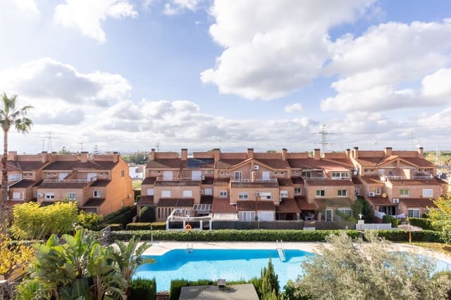 4 quarto Moradia Geminada para venda em Bétera com piscina garagem - 620 000 € (Ref: 9503858)