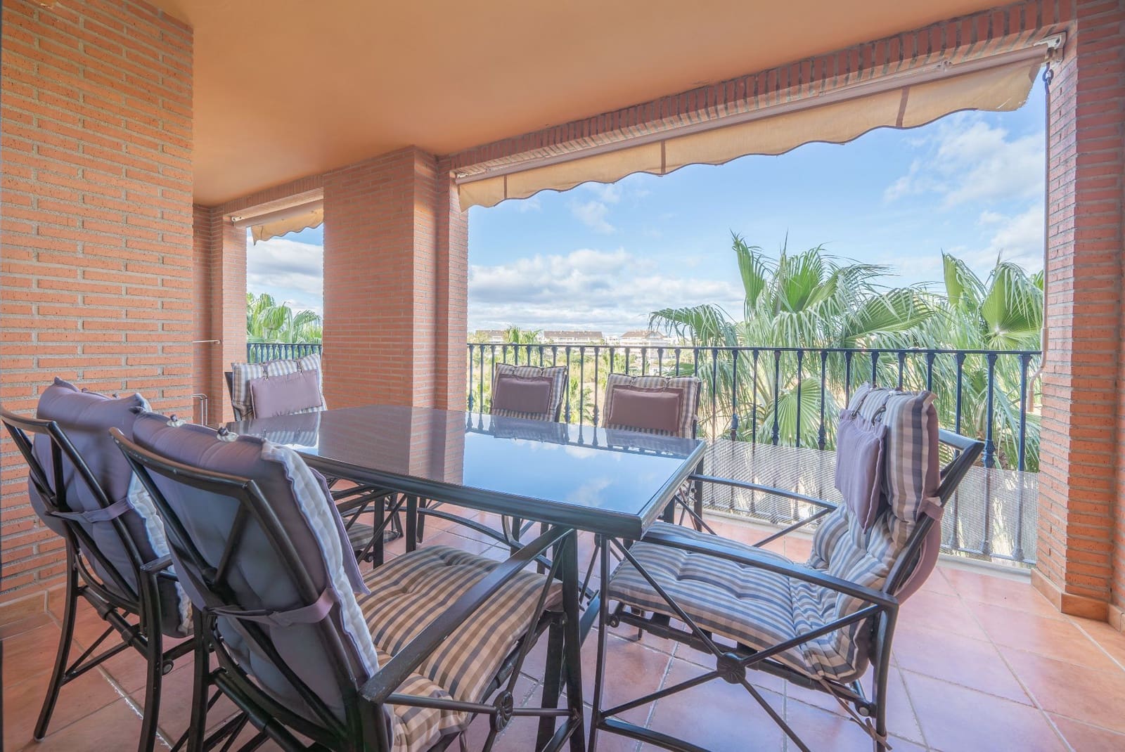 2 bedroom Apartment for sale in Valencia city with pool garage - € 400,000 (Ref: 9512052)