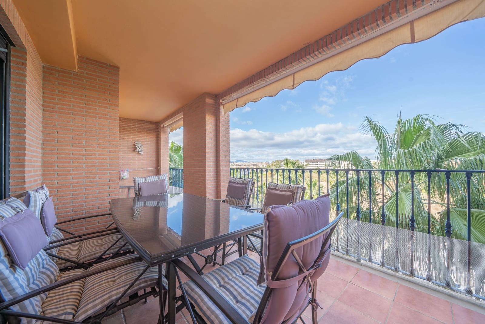 2 bedroom Apartment for sale in Valencia city with pool garage - € 400,000 (Ref: 9512052)