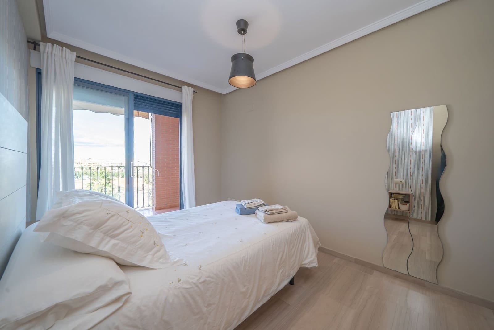 2 bedroom Apartment for sale in Valencia city with pool garage - € 400,000 (Ref: 9512052)