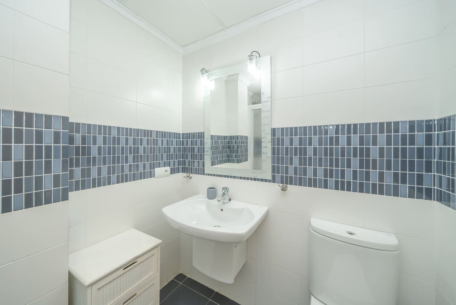 2 bedroom Apartment for sale in Valencia city with pool garage - € 400,000 (Ref: 9512052)