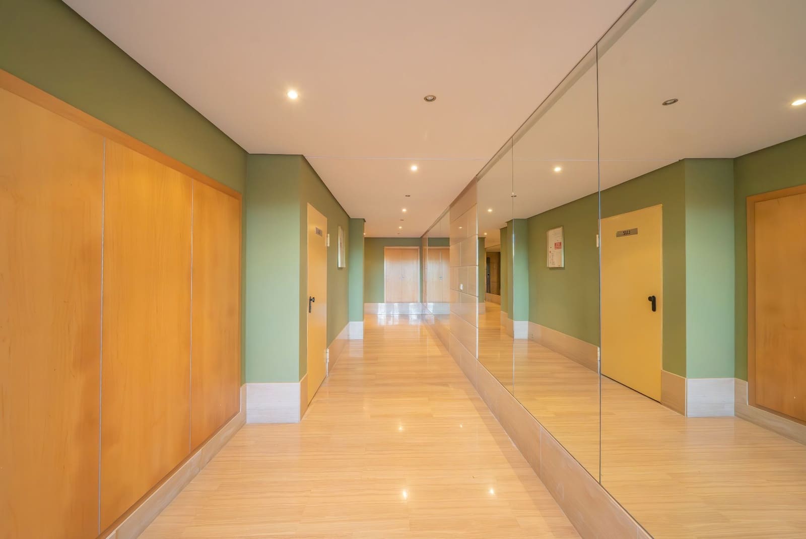 2 bedroom Apartment for sale in Valencia city with pool garage - € 400,000 (Ref: 9512052)