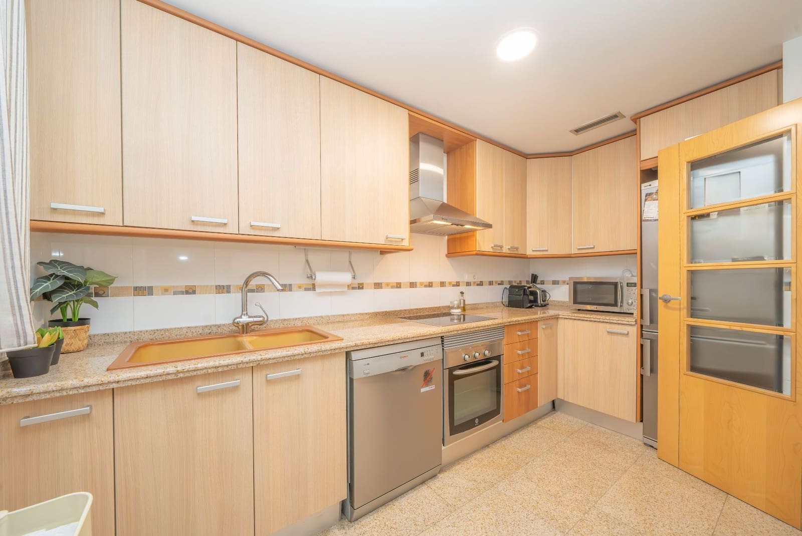 2 bedroom Apartment for sale in Valencia city with pool garage - € 400,000 (Ref: 9512052)